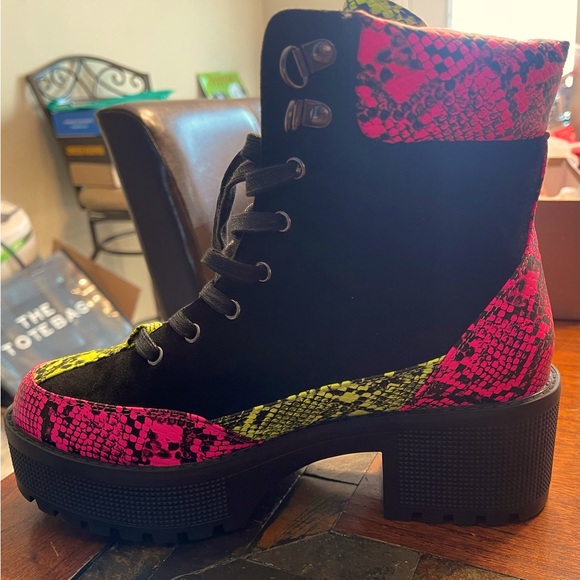 Ladies Wedge Boots - Picture 2 of 3